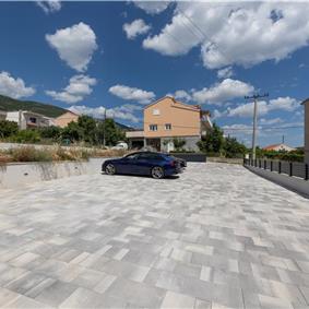 5 bedroom villa with pool near Split, sleeps 9